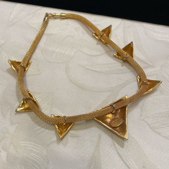 Vintage Robin Kahn Abstract Gold Necklace - Picture 3 of 15